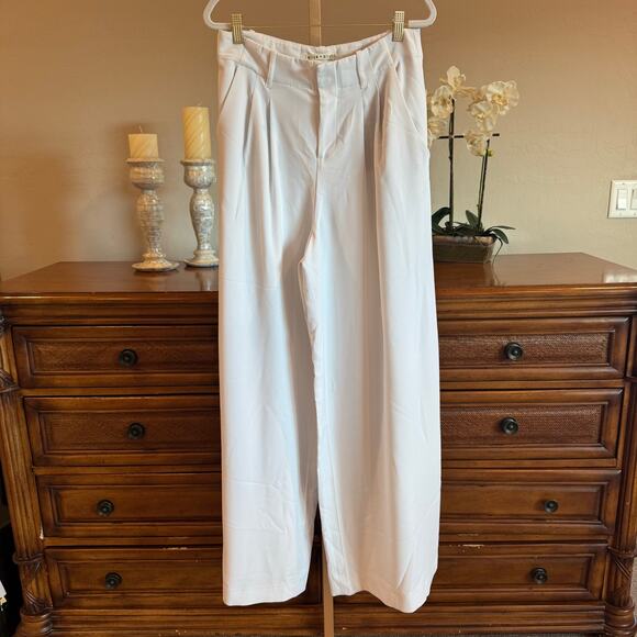 Alice + Olivia Pants - Alice + Olivia White Wide-Leg Pleated Dress Pants – Size 8